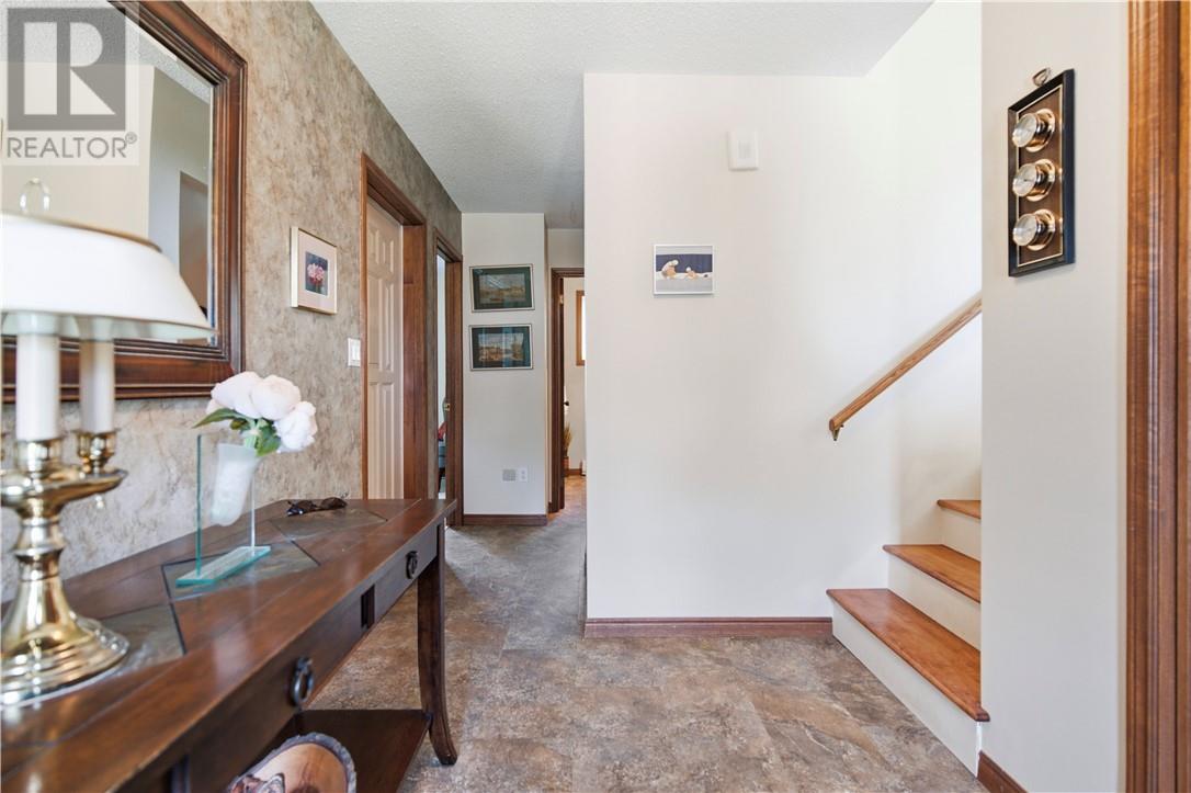 78 Field, Lively, Ontario  P3Y 1B4 - Photo 4 - 2130382