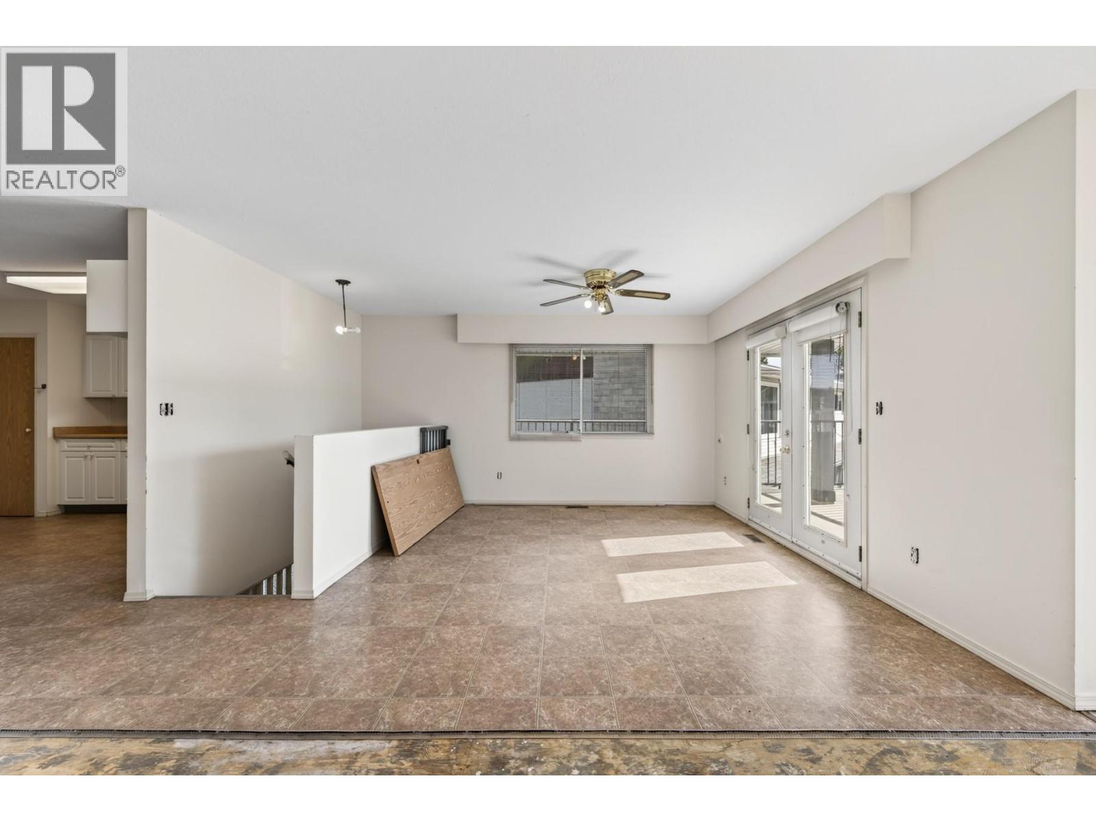 1037 Dundas Street photo 10