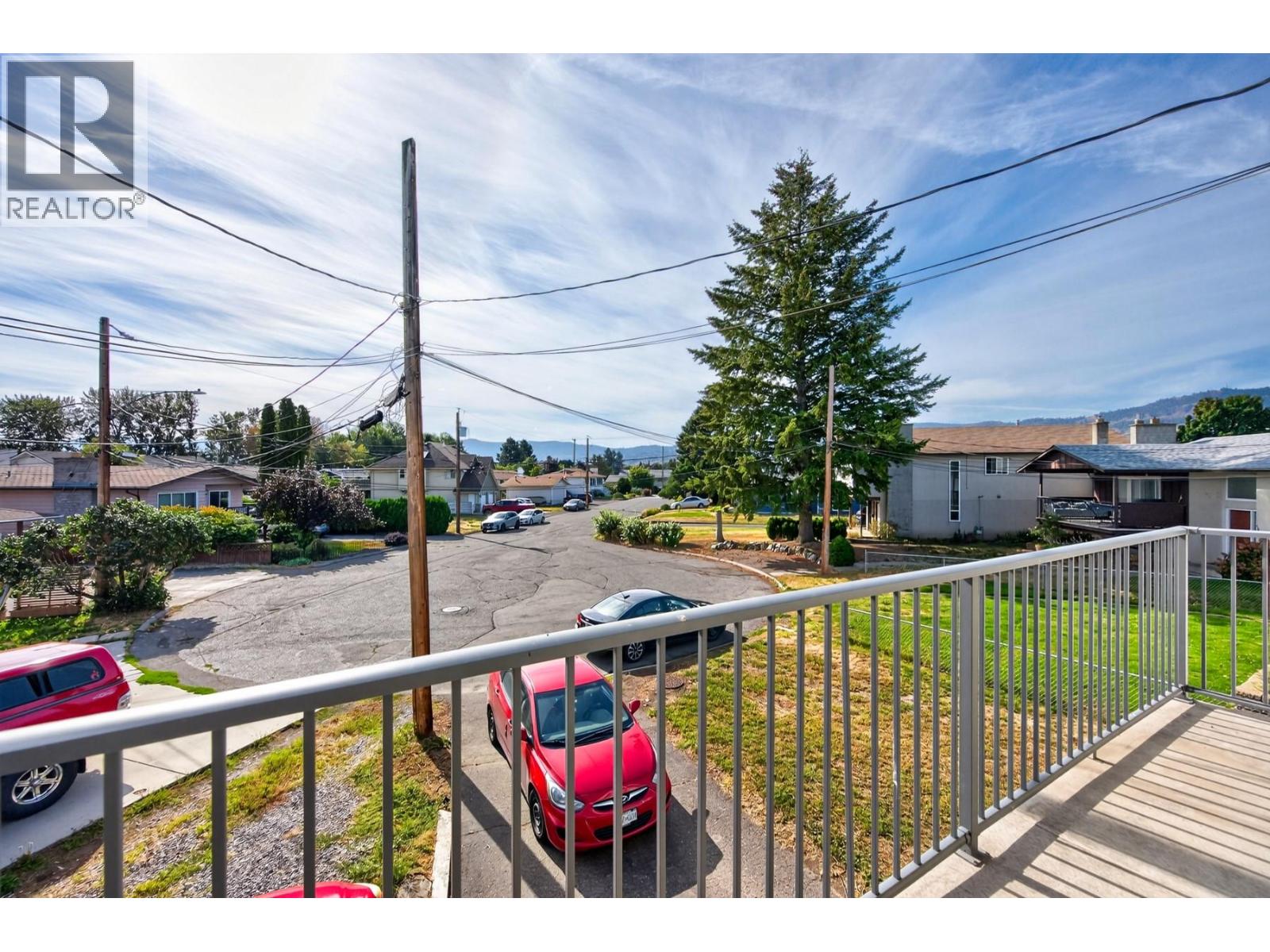 1037 Dundas Street photo 14