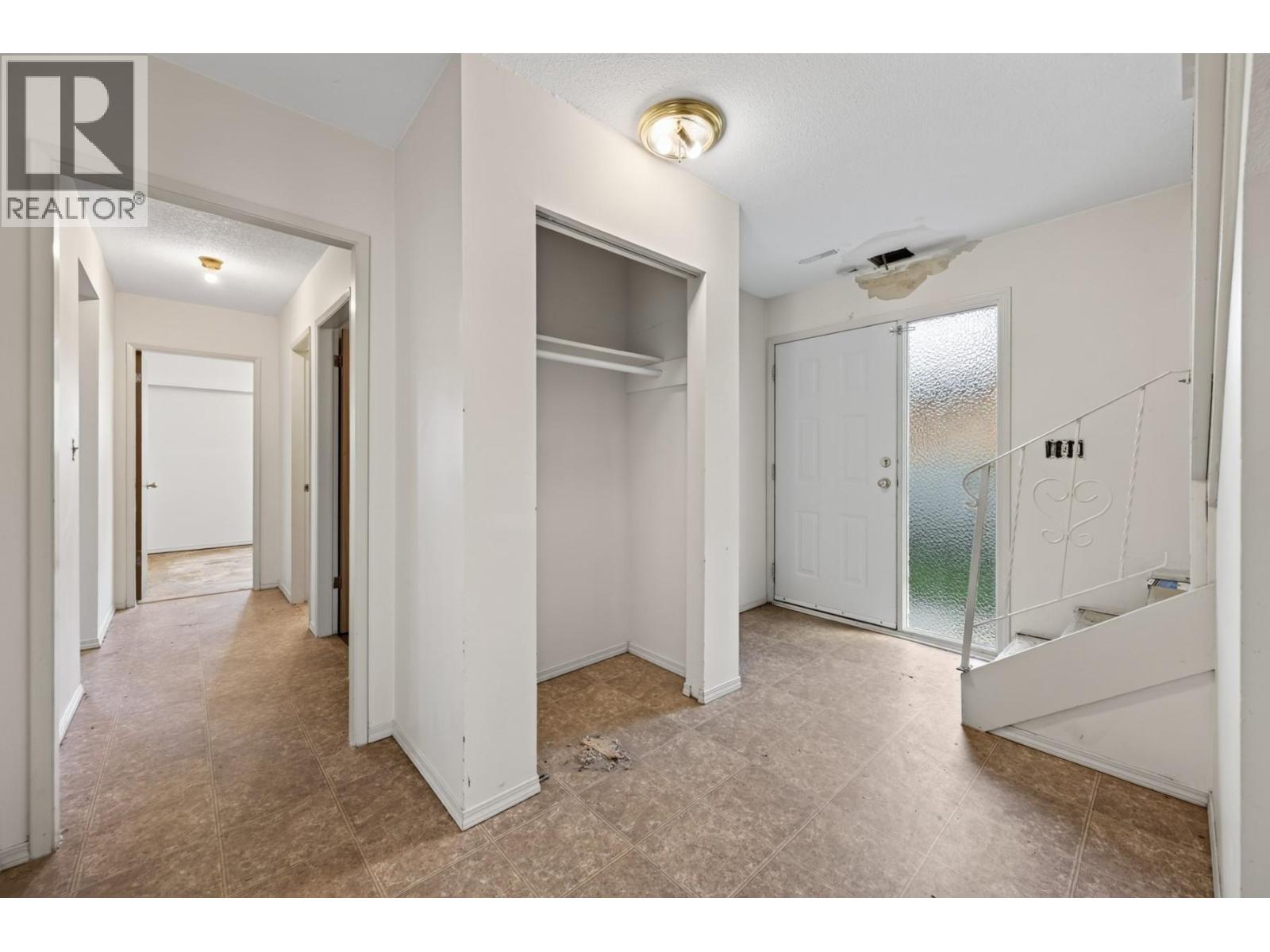 1037 Dundas Street photo 3