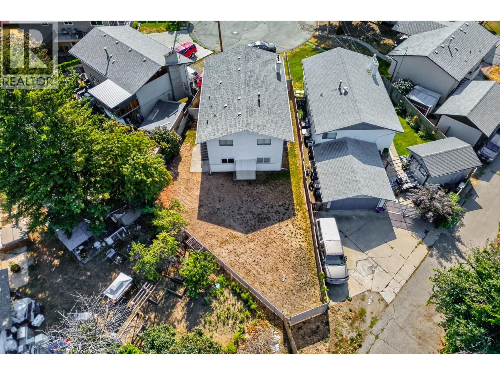 1037 Dundas Street photo 43