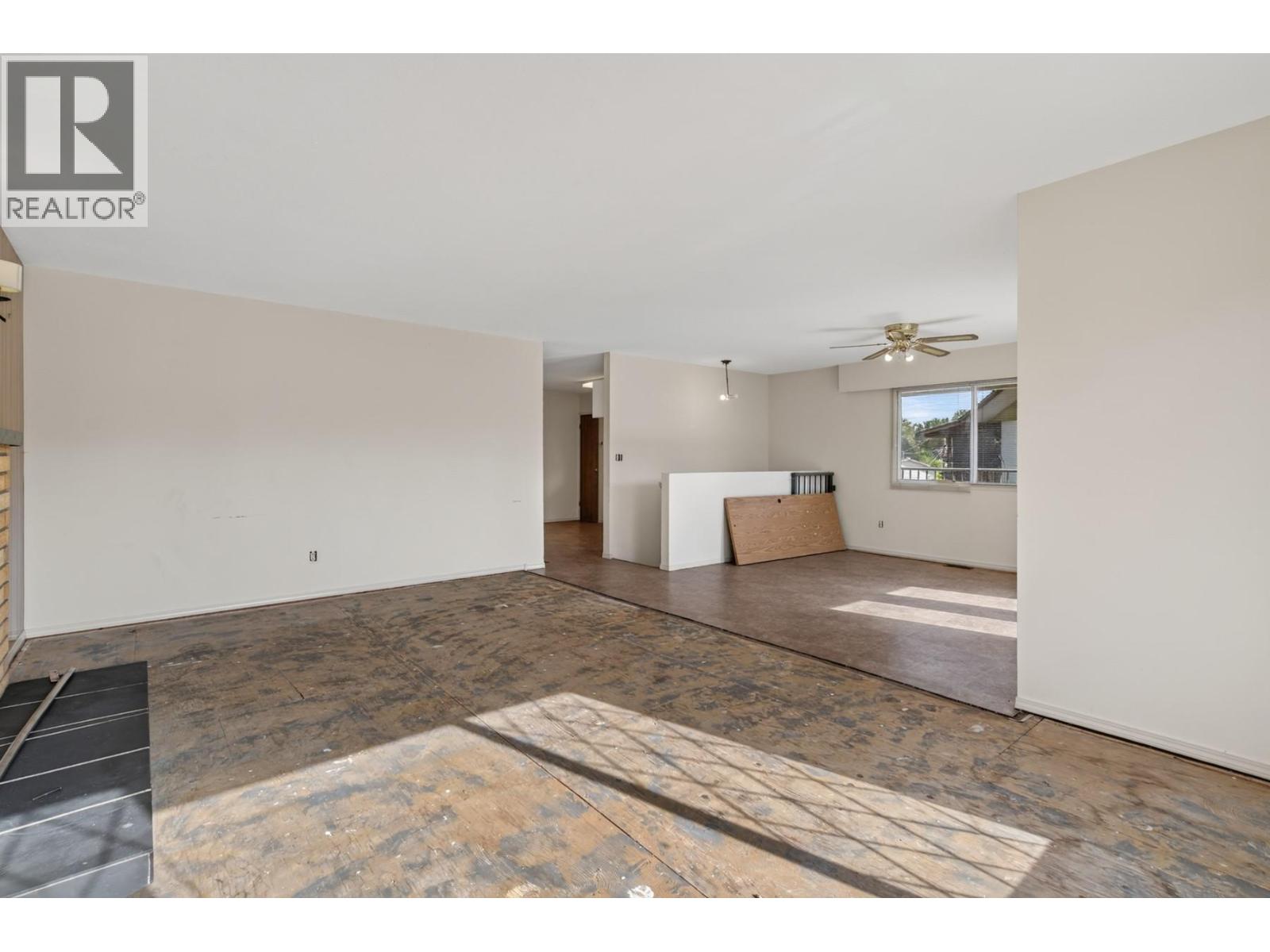 1037 Dundas Street photo 6