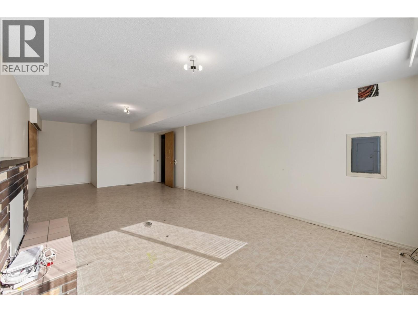 1037 Dundas Street photo 24