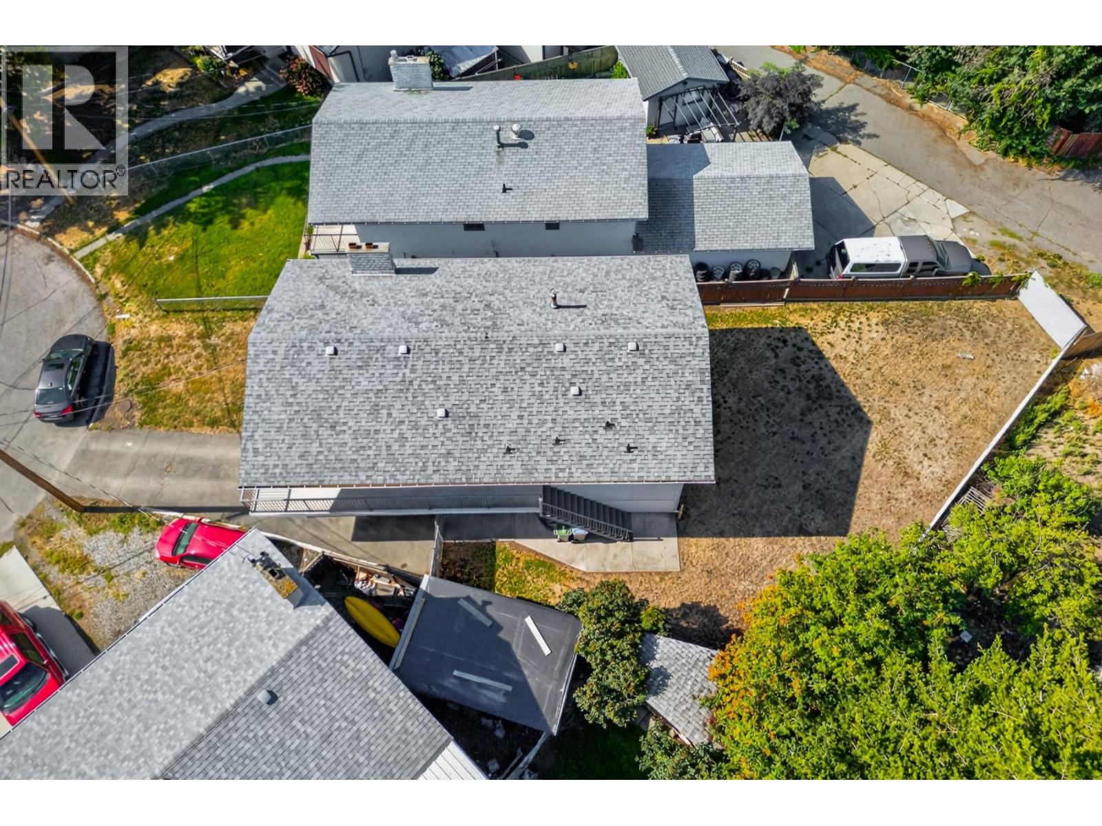 1037 Dundas Street photo 42