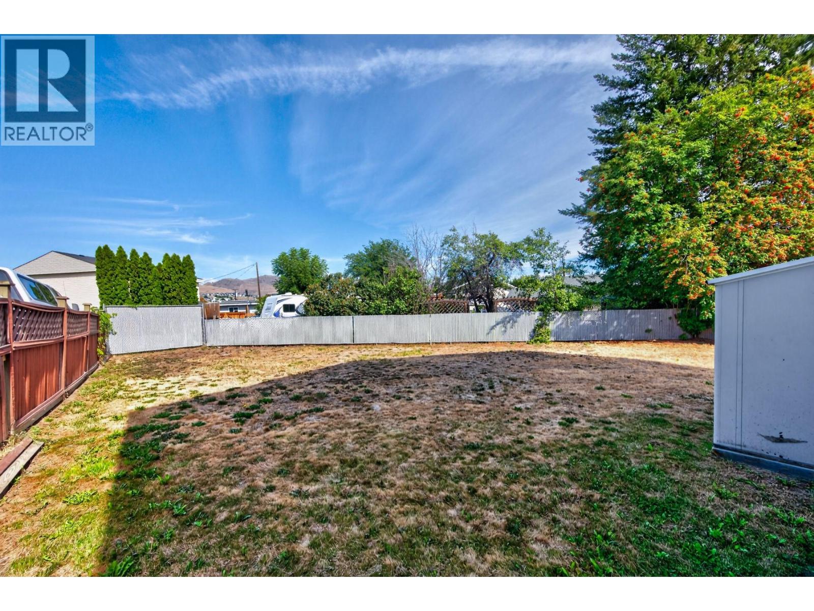 1037 Dundas Street photo 40