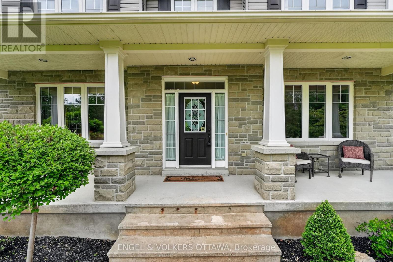 1599 Landel Drive, Ottawa, Ontario  K2W 1C6 - Photo 3 - X13785712