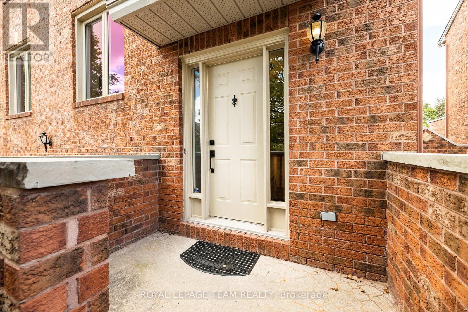 17 Catherwood Court, Ottawa, Ontario K2K 2K1 - Photo 3 - X13785816