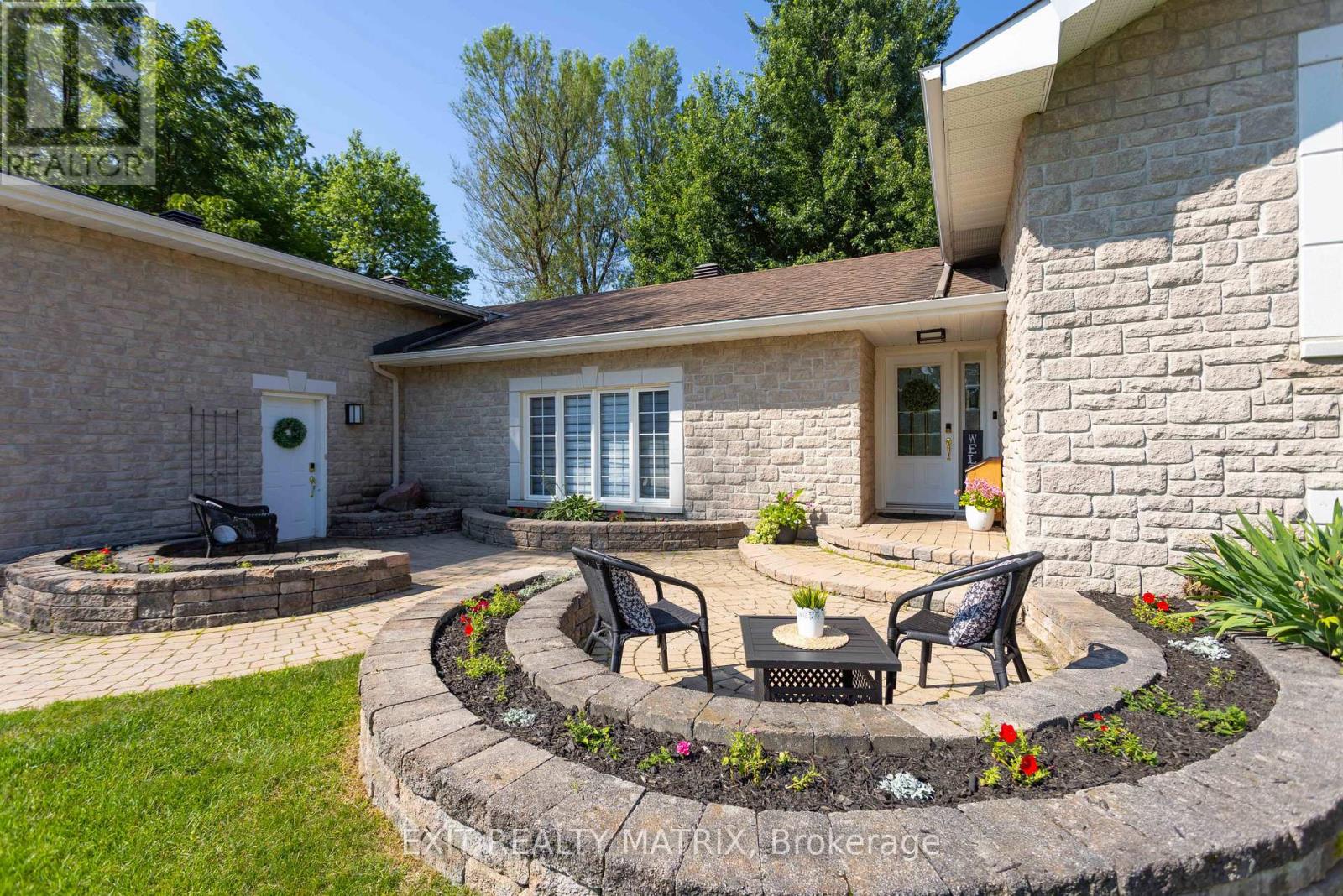 8399 Rowan Drive, Ottawa, Ontario  K0A 2P0 - Photo 2 - X13785902