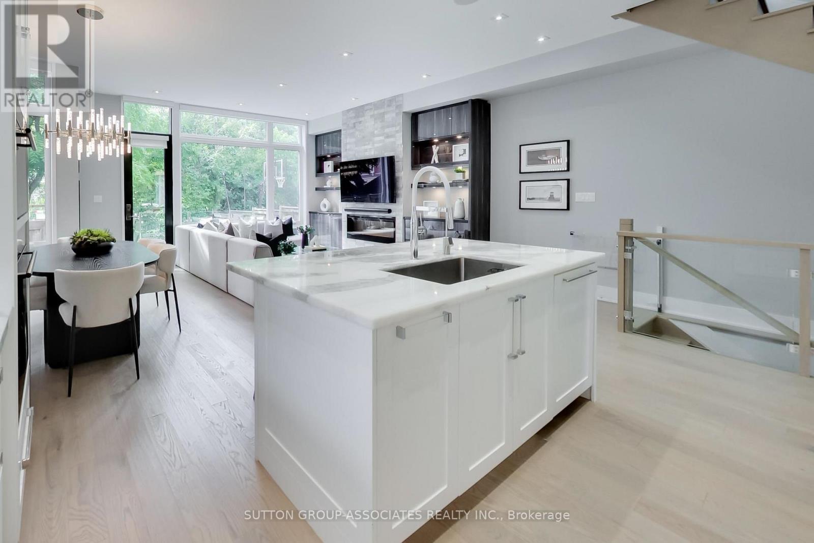 670 Winona Drive, Toronto, Ontario  M6C 3V8 - Photo 10 - C13785742