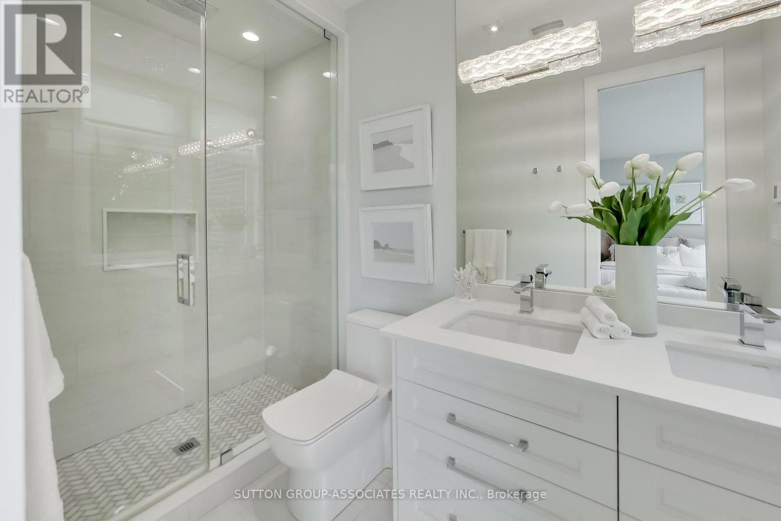 670 Winona Drive, Toronto, Ontario  M6C 3V8 - Photo 19 - C13785742
