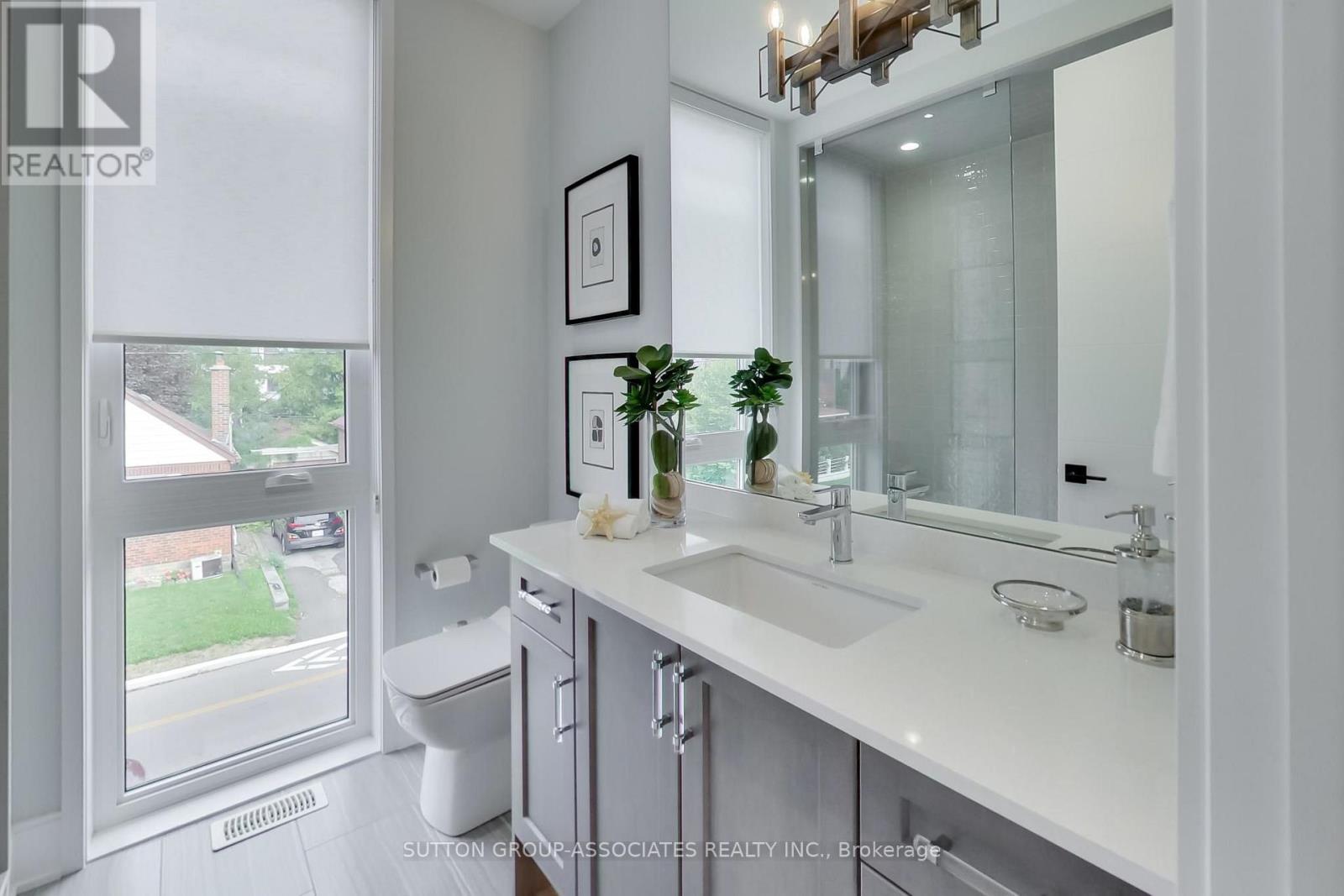 670 Winona Drive, Toronto, Ontario  M6C 3V8 - Photo 32 - C13785742