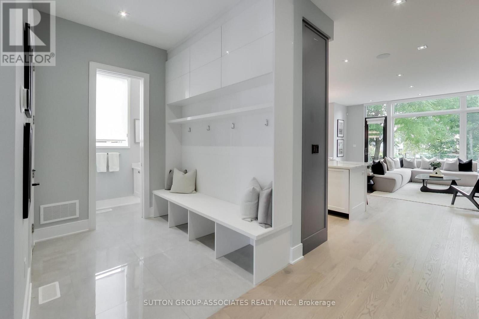 670 Winona Drive, Toronto, Ontario  M6C 3V8 - Photo 5 - C13785742