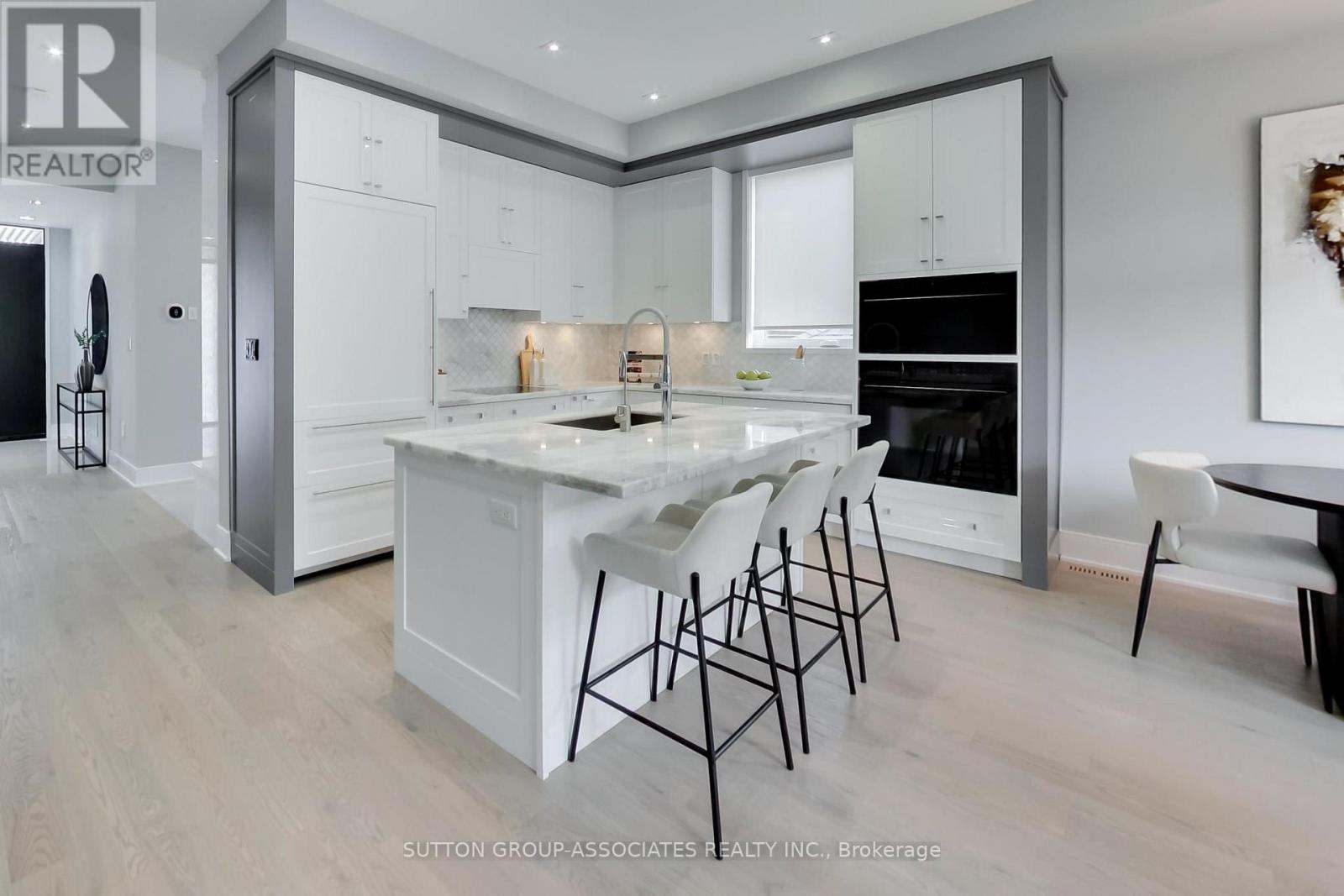 670 Winona Drive, Toronto, Ontario  M6C 3V8 - Photo 8 - C13785742