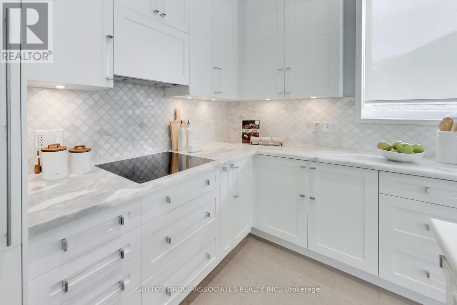 670 Winona Drive, Toronto, Ontario  M6C 3V8 - Photo 9 - C13785742