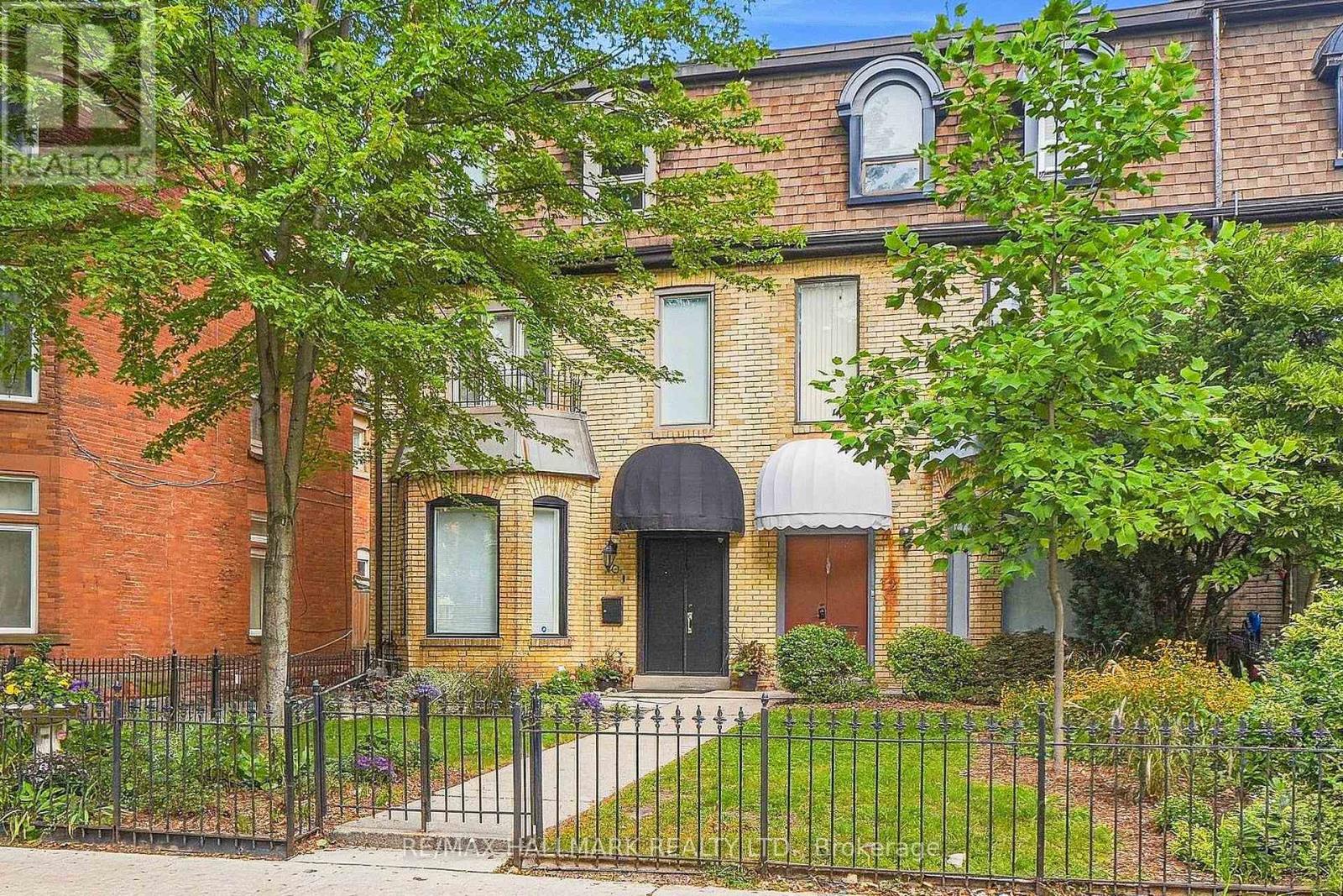 10 Earl Street, Toronto, Ontario  M4Y 1M3 - Photo 1 - C13785794