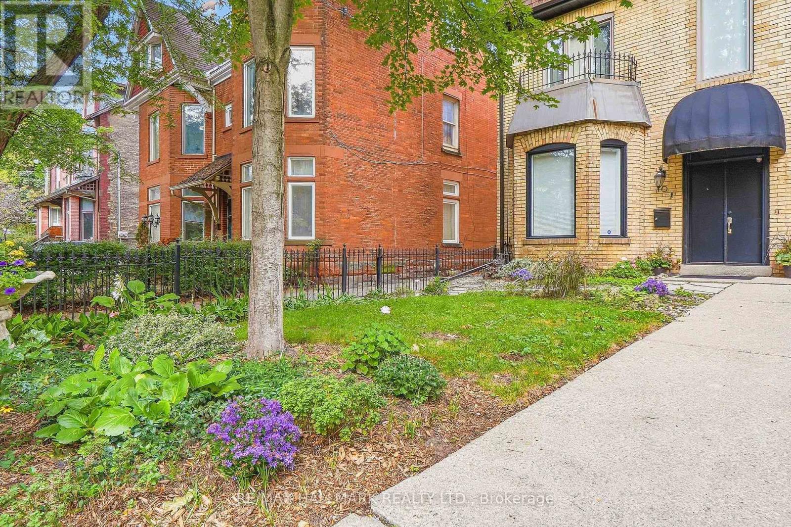 10 Earl Street, Toronto, Ontario  M4Y 1M3 - Photo 2 - C13785794