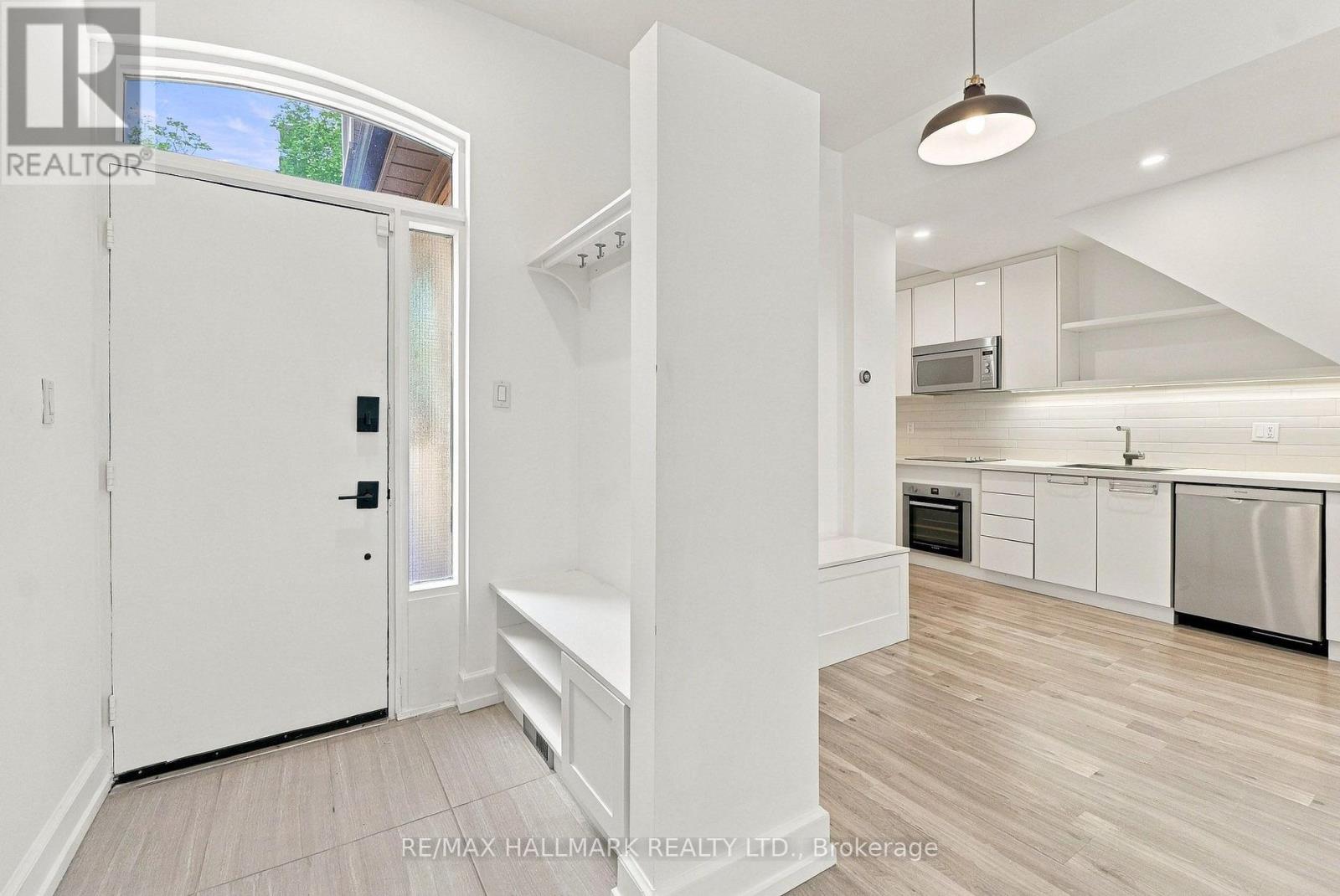 10 Earl Street, Toronto, Ontario  M4Y 1M3 - Photo 3 - C13785794