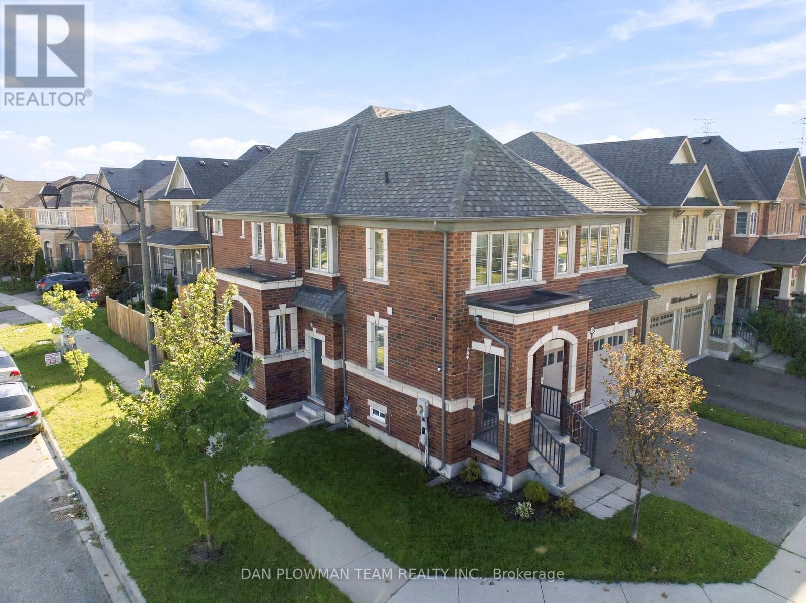 2560 Bandsman Crescent, Oshawa, Ontario  L1L 0M2 - Photo 3 - E13786010