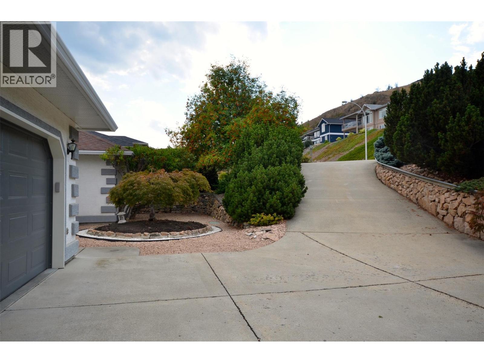 7927 Stoneridge Drive, Coldstream, British Columbia  V1B 2T7 - Photo 2 - 10399467