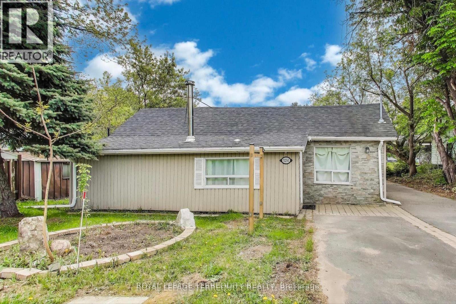 3251 Ravenshoe Road, East Gwillimbury, Ontario  L0G 1R0 - Photo 2 - N13785714