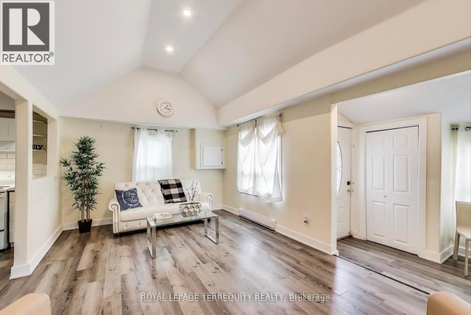3251 Ravenshoe Road, East Gwillimbury, Ontario  L0G 1R0 - Photo 5 - N13785714