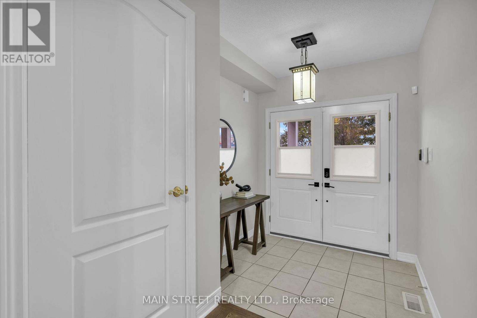 821 Joe Persechini Drive, Newmarket, Ontario  L3X 2T7 - Photo 3 - N13785766