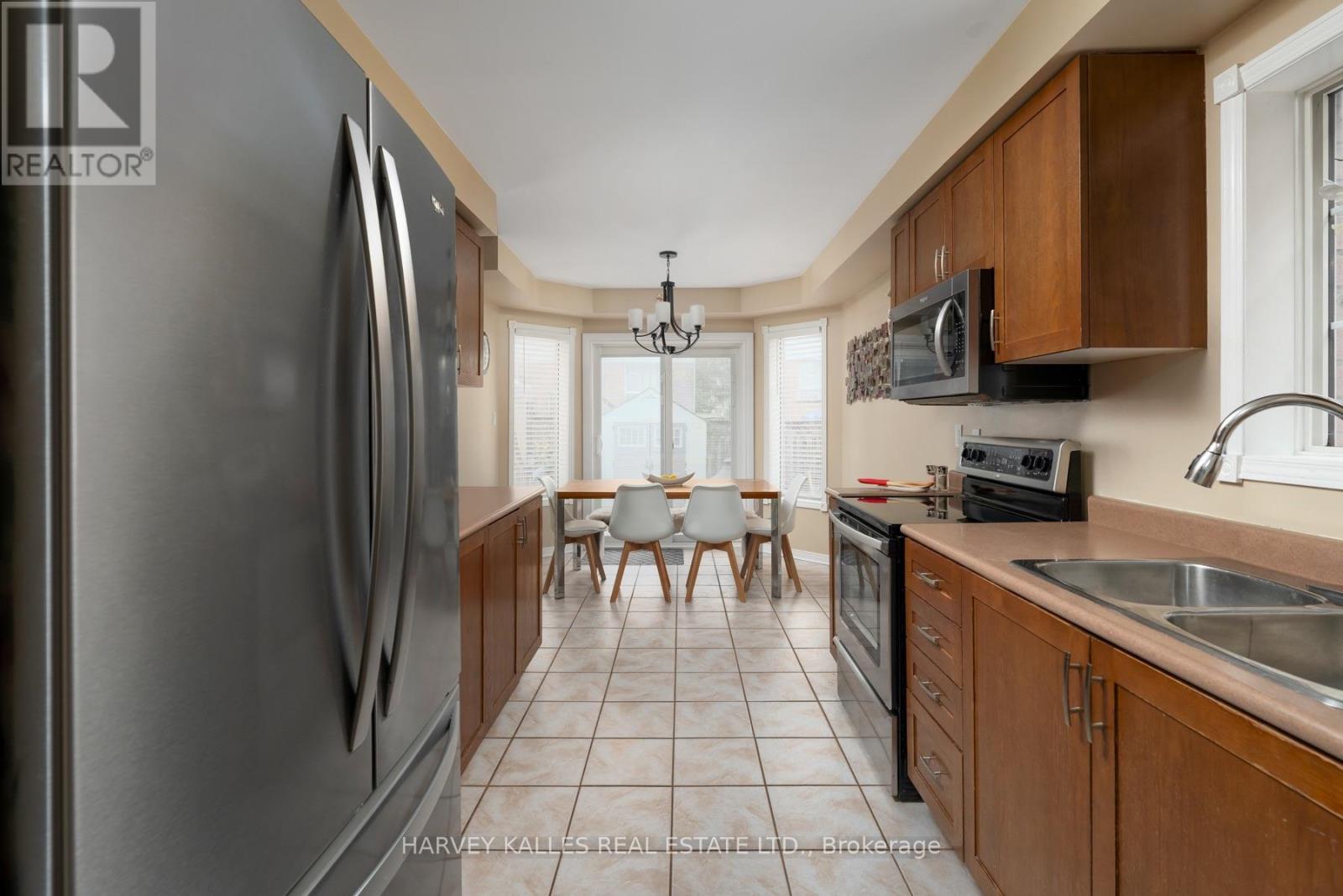 27 Hirst Avenue, Georgina, Ontario  L4P 4E6 - Photo 11 - N13785778