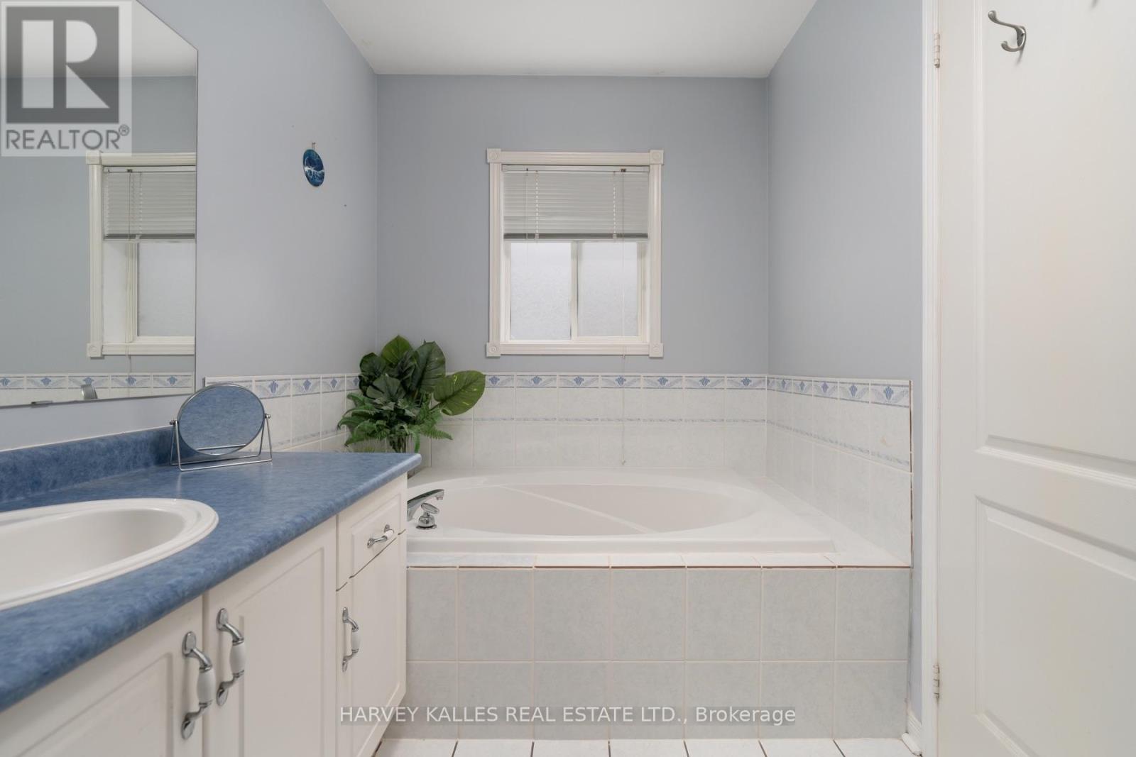 27 Hirst Avenue, Georgina, Ontario  L4P 4E6 - Photo 19 - N13785778