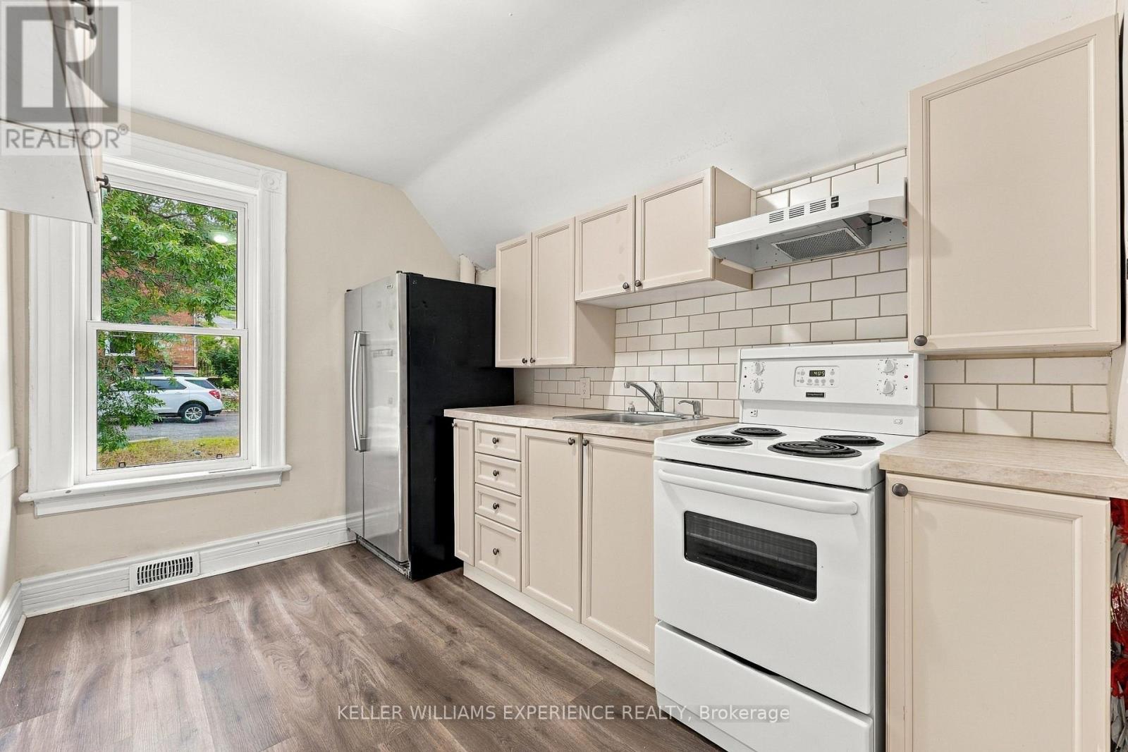 154 Fifth Street, Midland, Ontario  L4R 3V9 - Photo 4 - S13785972