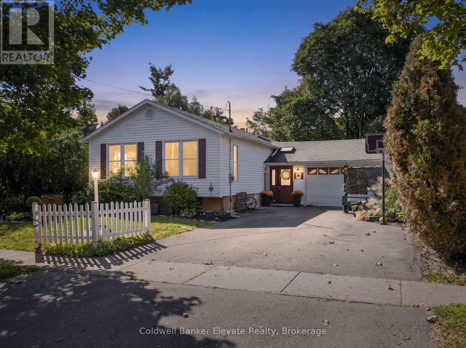32 CHELVIN DRIVE, Halton Hills, Ontario