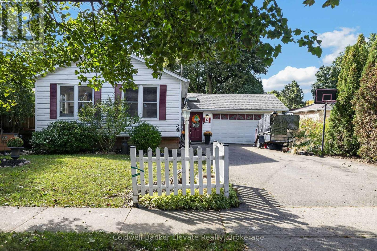 32 Chelvin Drive, Halton Hills, Ontario  L7G 4P9 - Photo 2 - W13785662