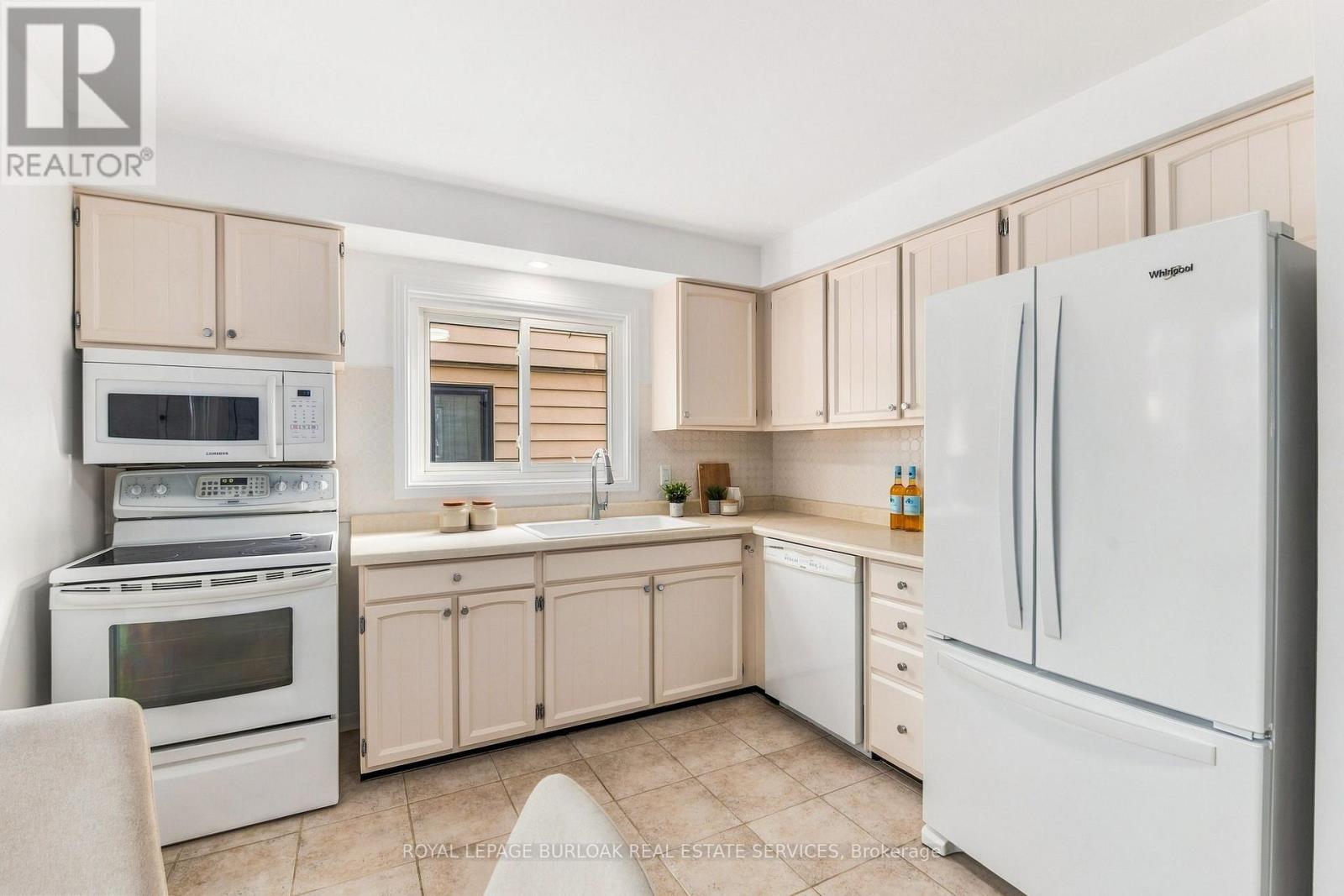 2161 Devlin Drive, Burlington, Ontario  L7P 3C6 - Photo 15 - W13785688