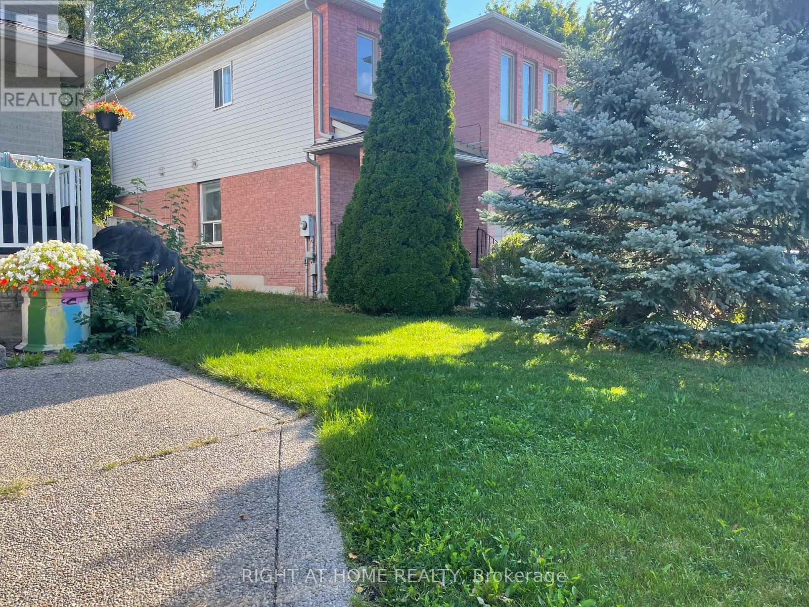 455 Levanna Lane, Oakville, Ontario  L6H 6B9 - Photo 3 - W13785694