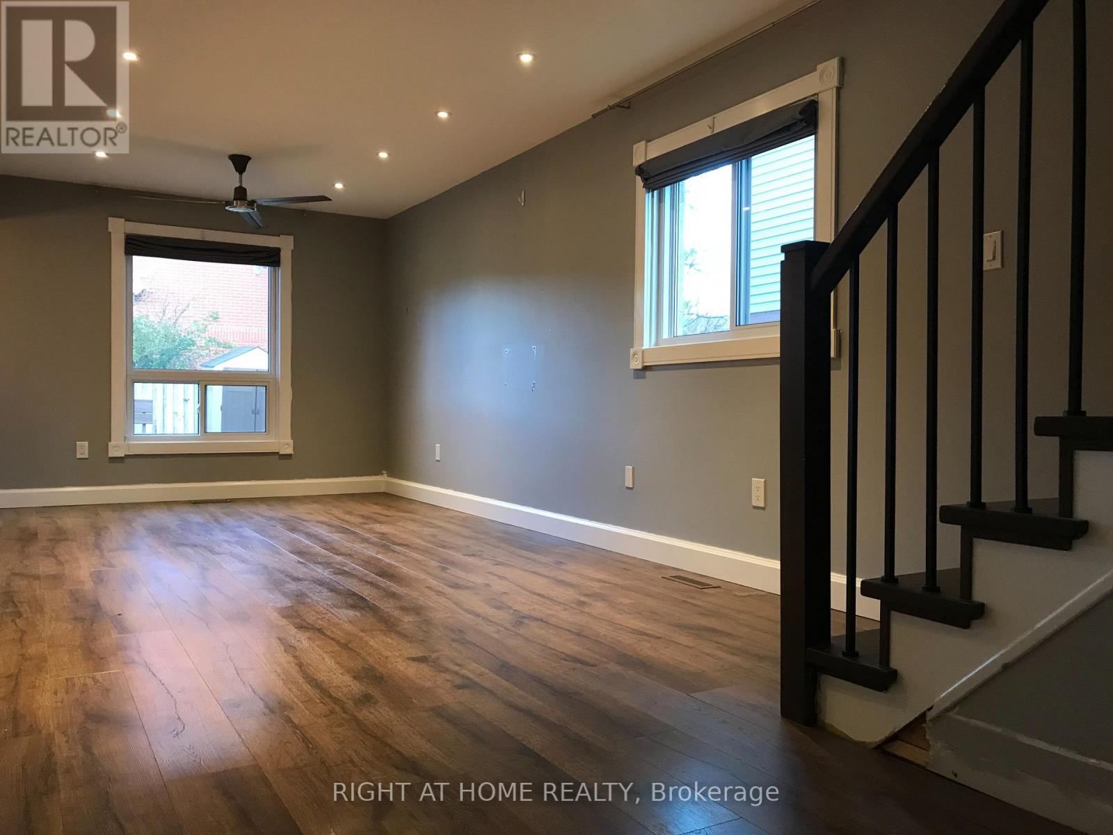 455 Levanna Lane, Oakville, Ontario  L6H 6B9 - Photo 4 - W13785694