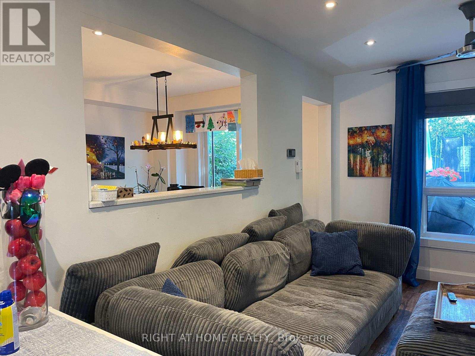 455 Levanna Lane, Oakville, Ontario  L6H 6B9 - Photo 6 - W13785694