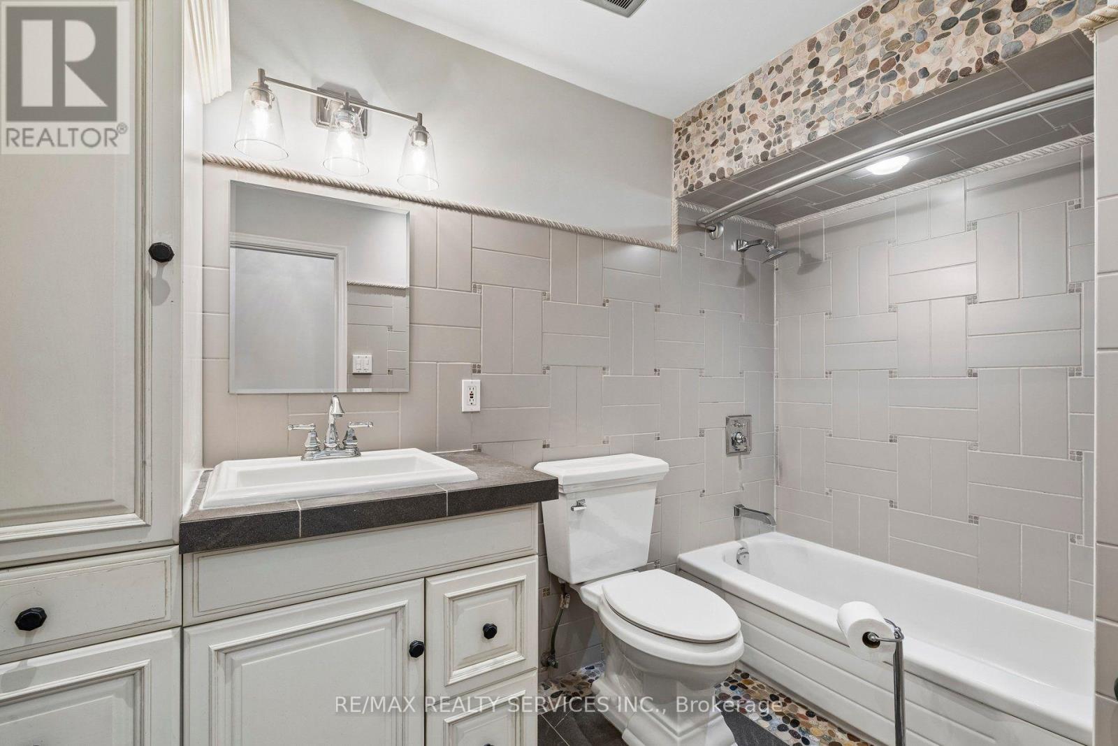 16 Malvern Court, Brampton, Ontario L6W 1H1 - Photo 26 - W13785796