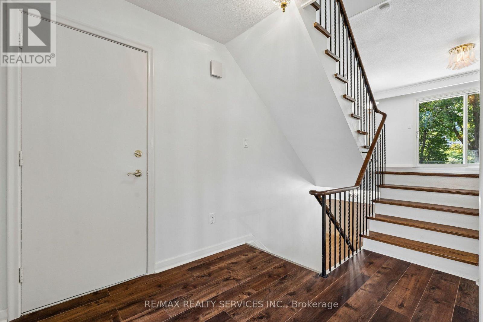 16 Malvern Court, Brampton, Ontario L6W 1H1 - Photo 6 - W13785796
