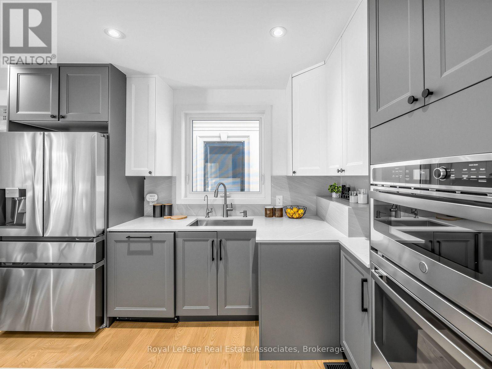 25 Treeview Drive, Toronto, Ontario  M8W 4B8 - Photo 12 - W13785908