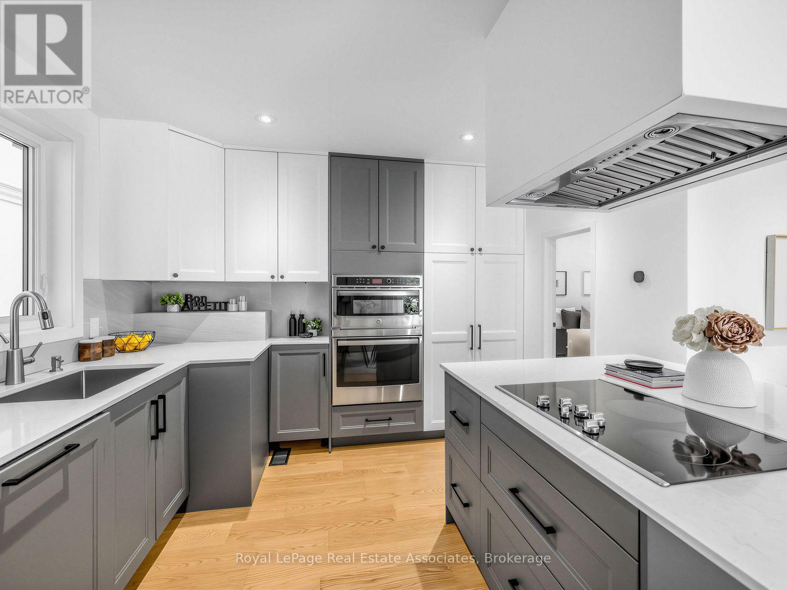 25 Treeview Drive, Toronto, Ontario  M8W 4B8 - Photo 9 - W13785908