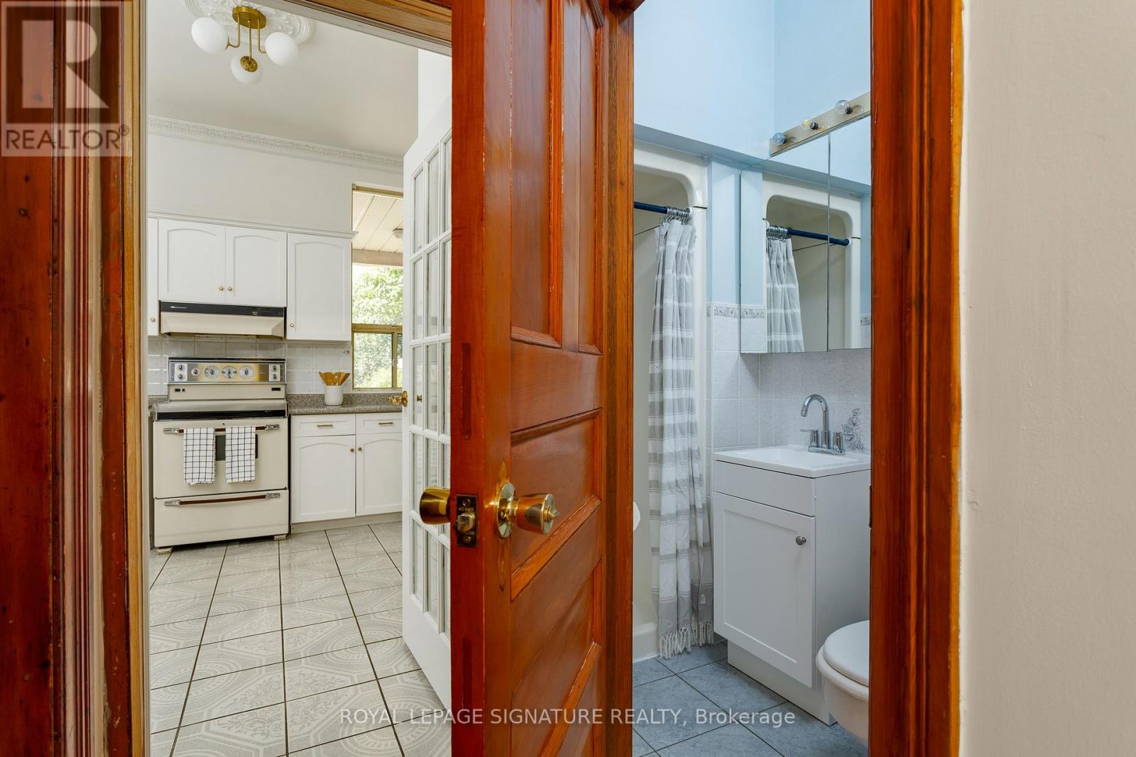 36 Cowan Avenue, Toronto, Ontario  M6K 2N4 - Photo 15 - W13785926