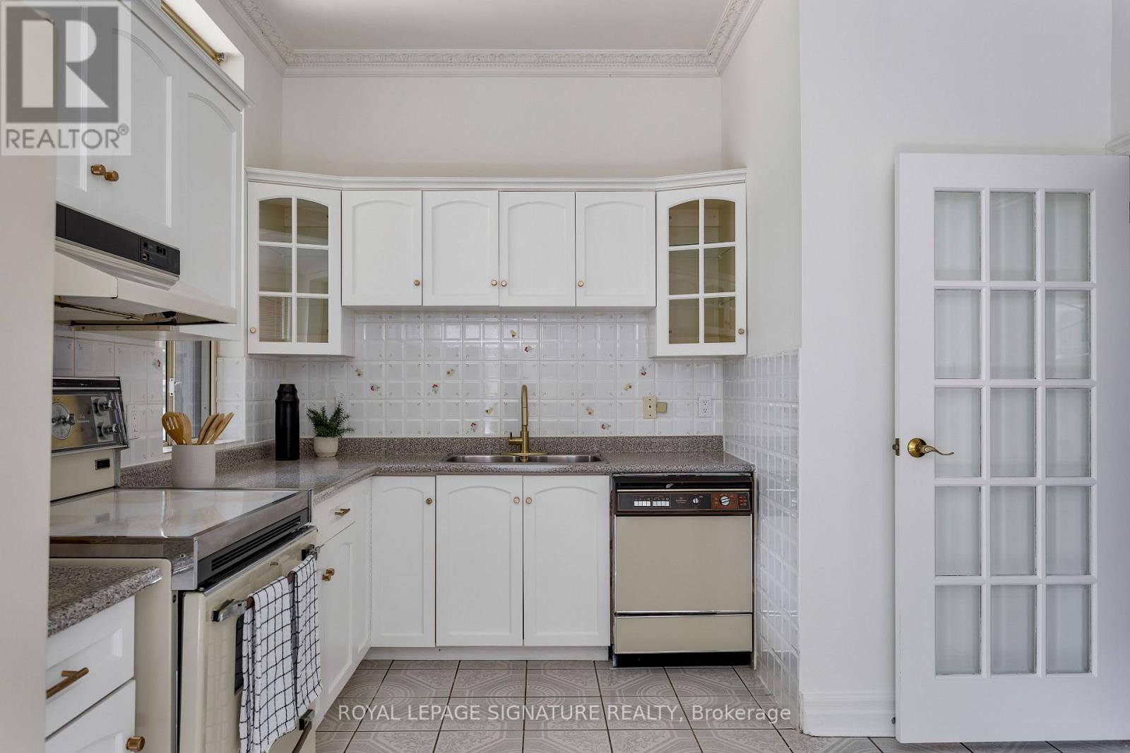 36 Cowan Avenue, Toronto, Ontario  M6K 2N4 - Photo 16 - W13785926