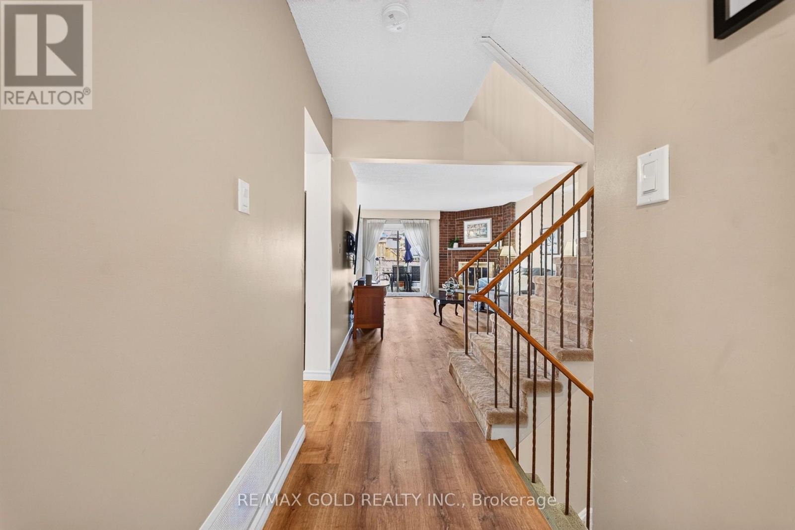6 Rowe Court, Brampton, Ontario  L6X 2S2 - Photo 9 - W13785984