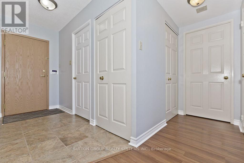 1214 - 55 Elm Drive, Mississauga, Ontario  L5B 3Z3 - Photo 2 - W13786006
