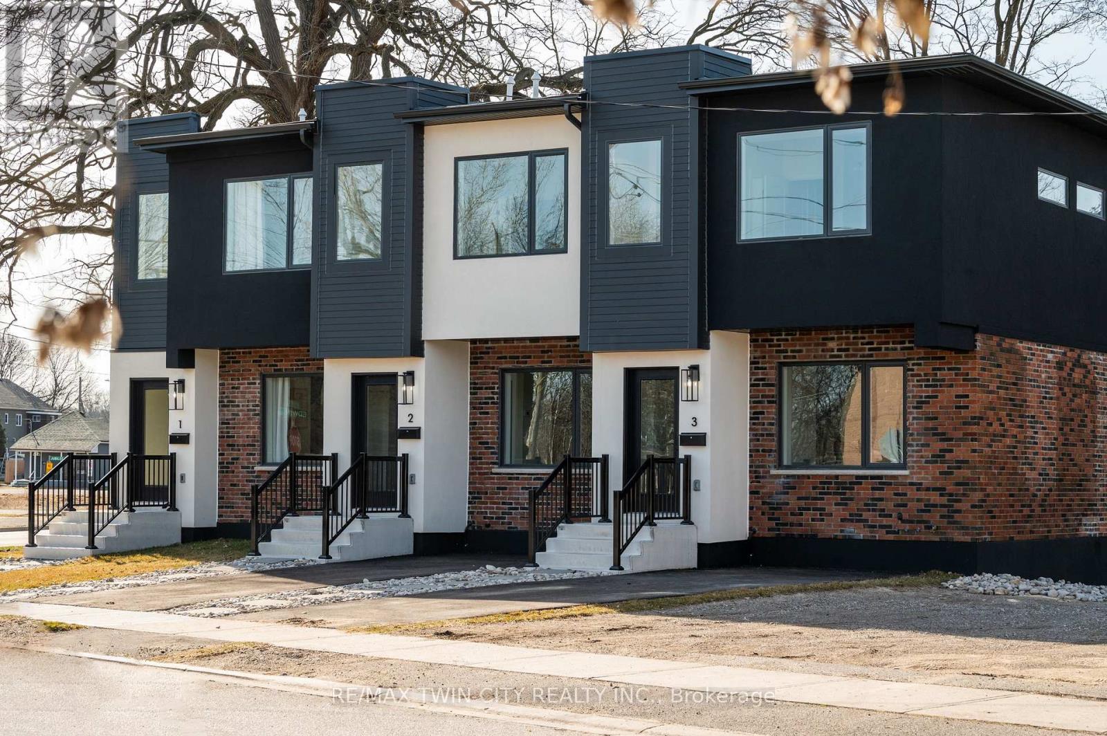 2 - 163 Grand River Avenue, Brantford, Ontario N3T 4X7 - Photo 2 - X13785634