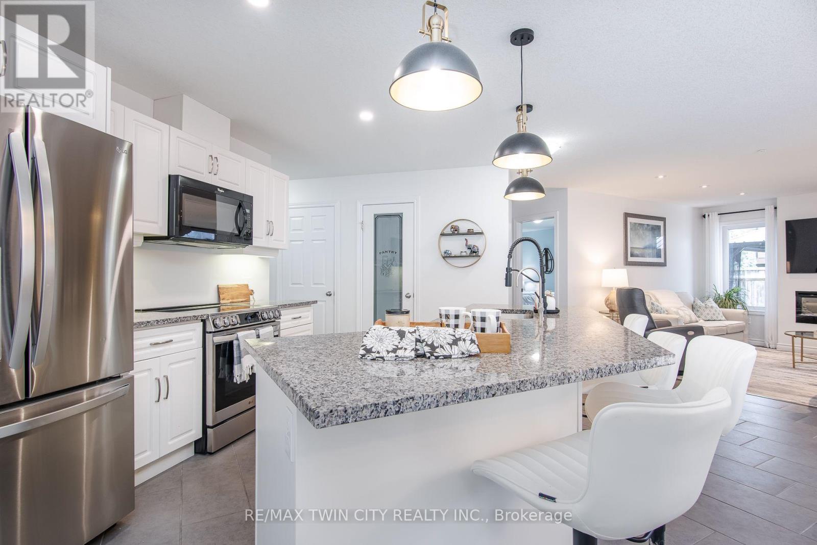 248 Fennel Street, Blandford-Blenheim, Ontario N0J 1S0 - Photo 30 - X13785920