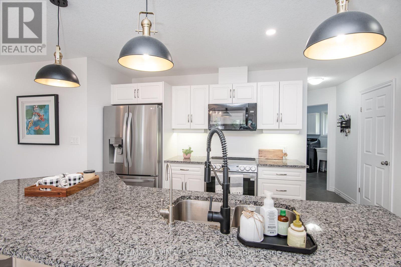 248 Fennel Street, Blandford-Blenheim, Ontario N0J 1S0 - Photo 31 - X13785920