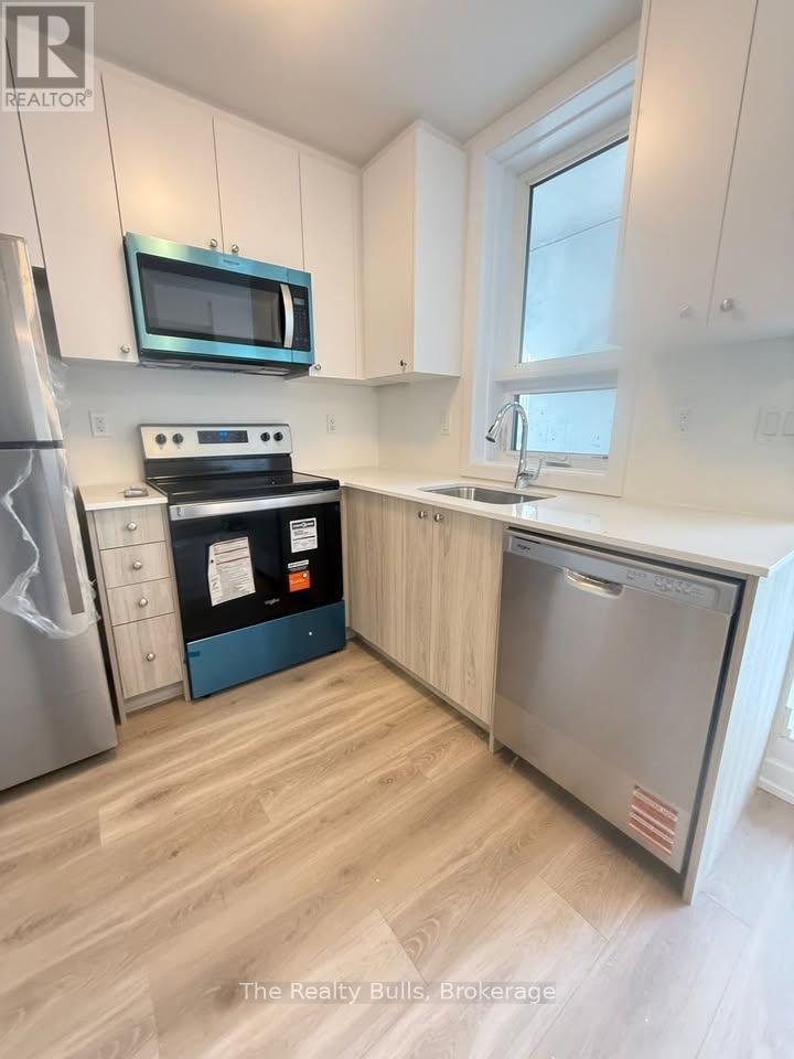 359 - 25 Palace Street, Kitchener, Ontario N2E 3M6 - Photo 2 - X13785944