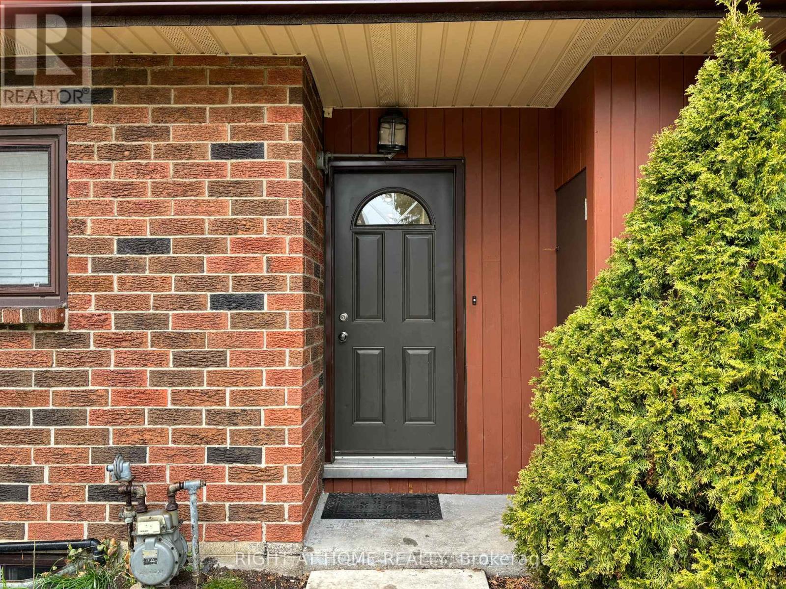 45 - 25 Garrow Drive, Hamilton, Ontario L9C 2X2 - Photo 2 - X13786002
