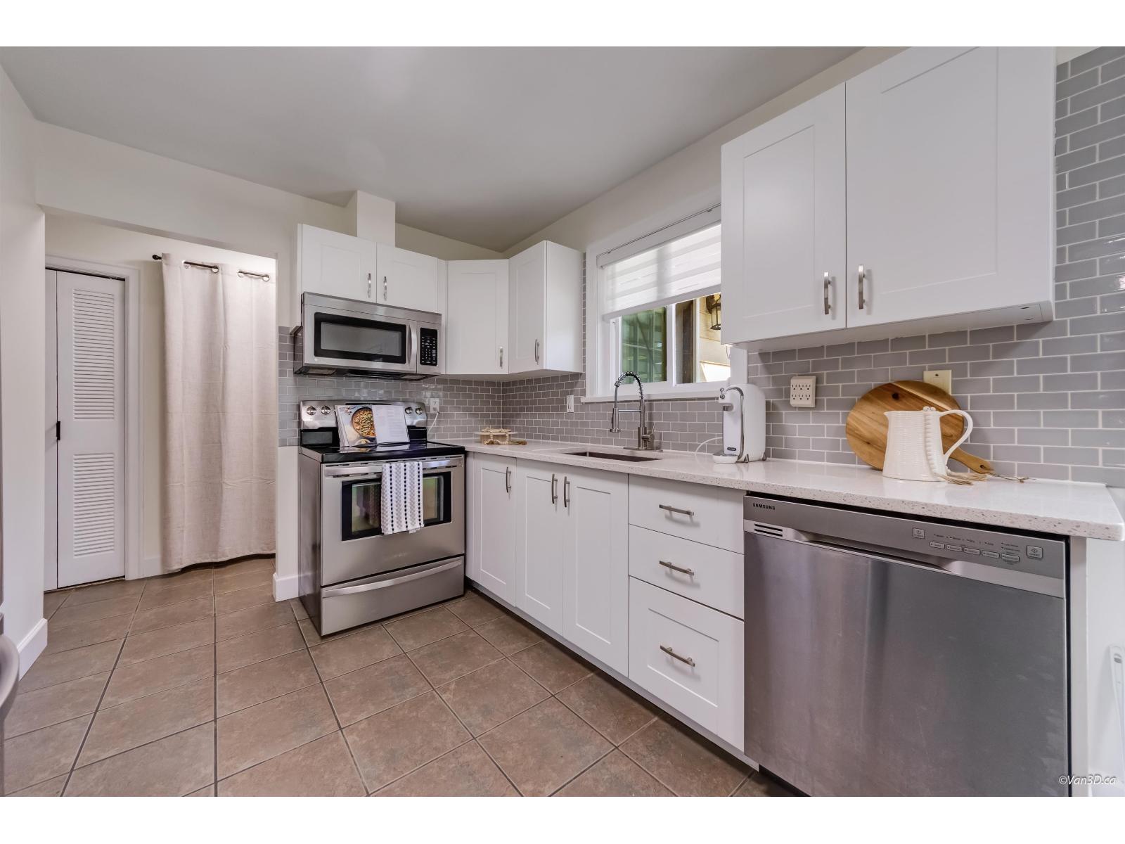 5052 205b Street, Langley, British Columbia  V3A 6Z5 - Photo 6 - R3164810