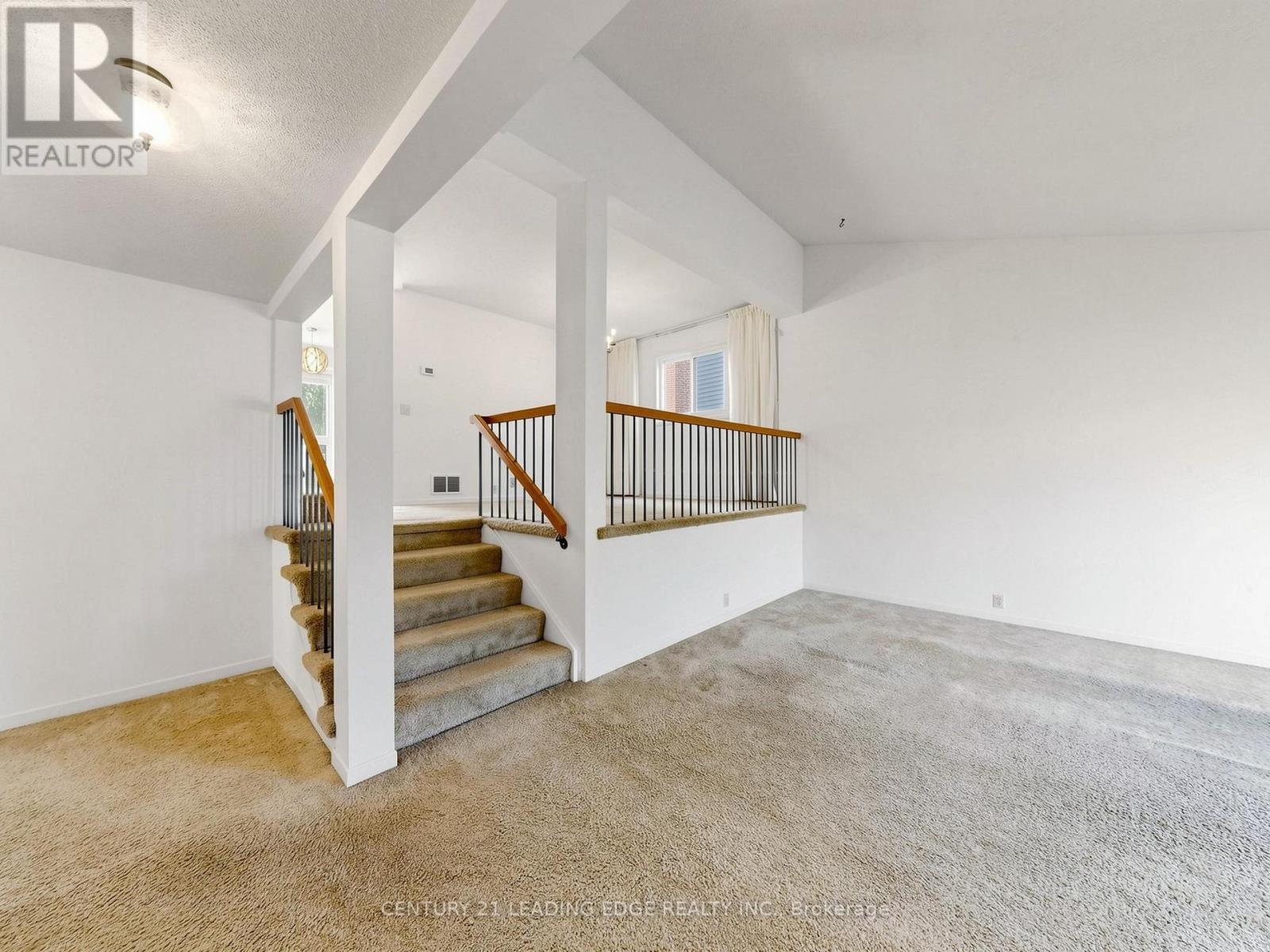 63 Mansfield Street, Brampton, Ontario L6S 2X9 - Photo 3 - W13784234